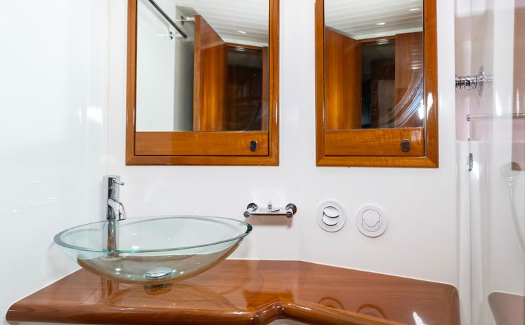 2011-50-maritimo-a50-aegean-enclosed