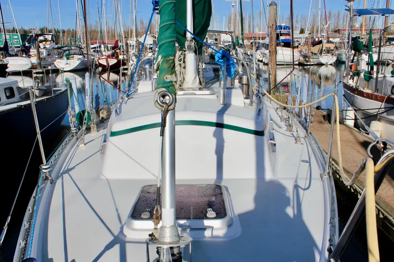 Mangata Yacht Photos Pics 1997 Valiant 39 sailboat docked in a marina, surrounded by other boats.