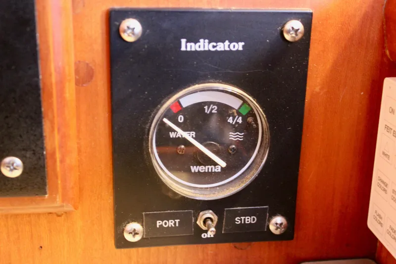 Mangata Yacht Photos Pics Water level indicator on a 1997 Valiant 39 boat dashboard.