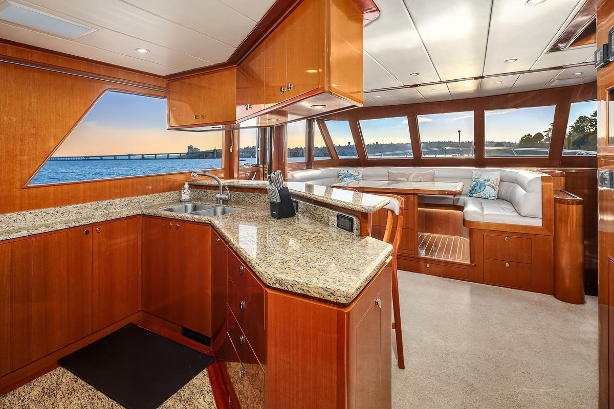 2014 Hampton 72 