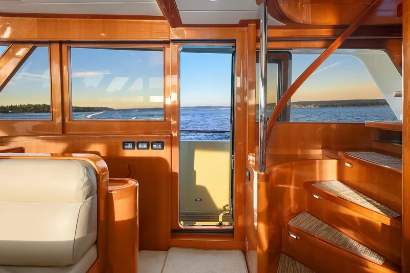 La Bella Vita II Yacht Photos Pics Luxurious interior of 2014 Hampton 720 Skylounge LRC yacht with ocean view.