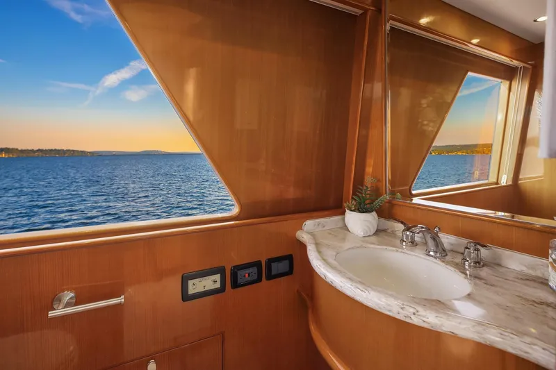 La Bella Vita II Yacht Photos Pics Luxurious bathroom on 2014 Hampton 720 Skylounge LRC yacht with ocean view.