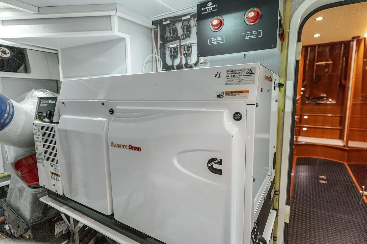 2014 Hampton 72 