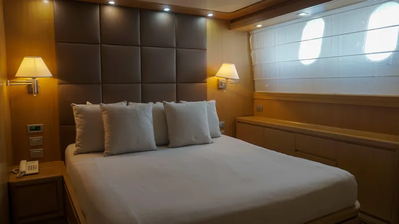 Petrus 2007 Sl108 @livorno Italy Yacht Photos Pics Luxurious bedroom interior on 2007 Sanlorenzo 108 yacht, featuring elegant lighting and modern design.