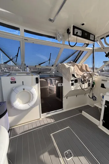 Reel Deal Yacht Photos Pics Interior of 2001 Carolina Classic 35 boat with steering wheel and navigation equipment.