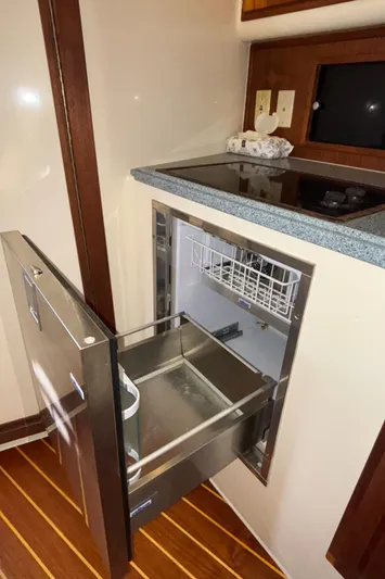 Reel Deal Yacht Photos Pics 