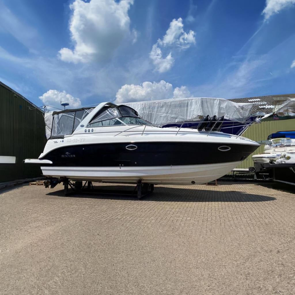 2010 Rinker 300 Express Cruiser
