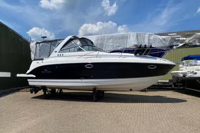 2010 Rinker 300 Express Cruiser