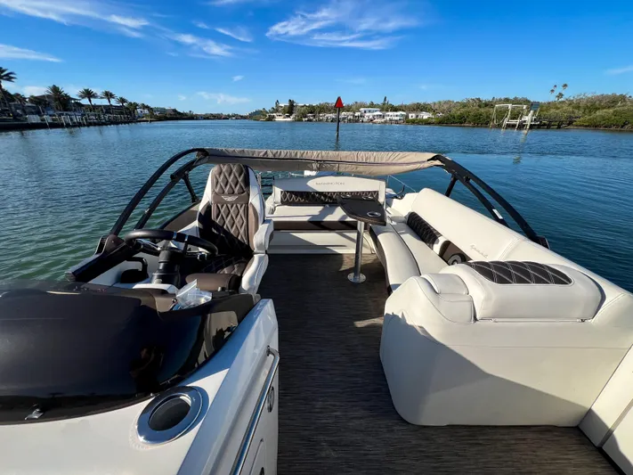  Yacht Photos Pics 2021 Bennington 27 QX boat interior with luxurious seating on a sunny day.