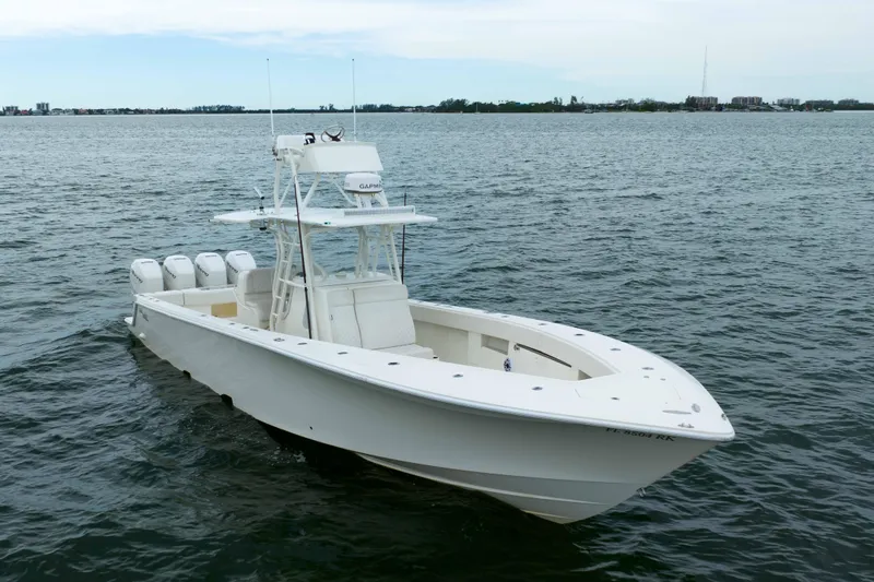  Yacht Photos Pics 2017 SeaVee 390z Center Console boat on open water.
