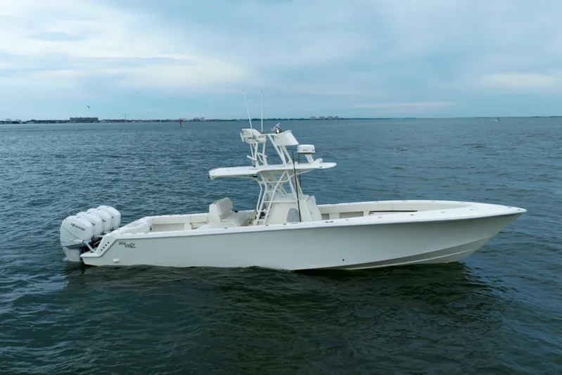  Yacht Photos Pics 2017 SeaVee 390z Center Console boat on open water.