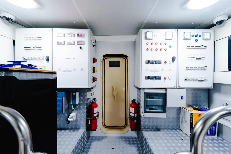 Abu Too! Yacht Photos Pics 