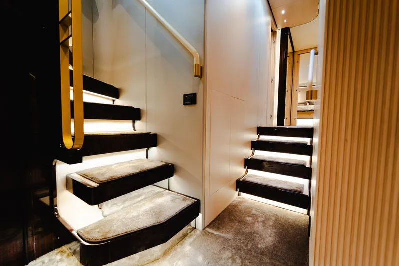 Abu Too! Yacht Photos Pics 