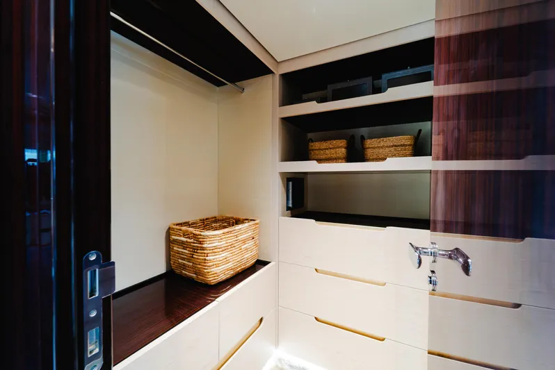 Abu Too! Yacht Photos Pics 