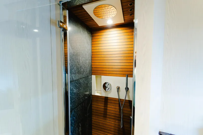 Abu Too! Yacht Photos Pics 