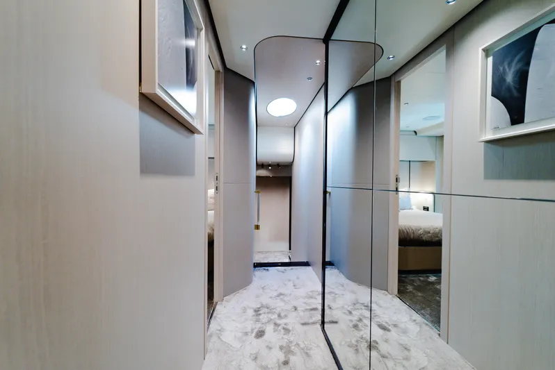 Abu Too! Yacht Photos Pics 