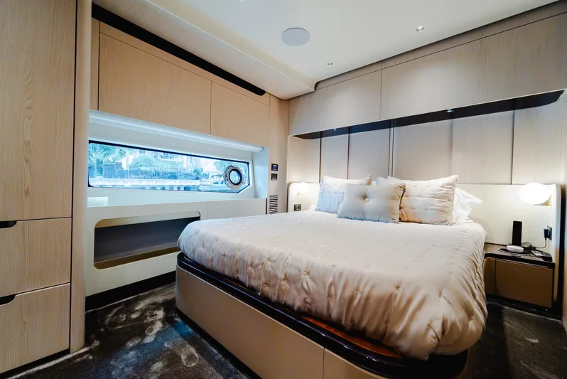 Abu Too! Yacht Photos Pics 