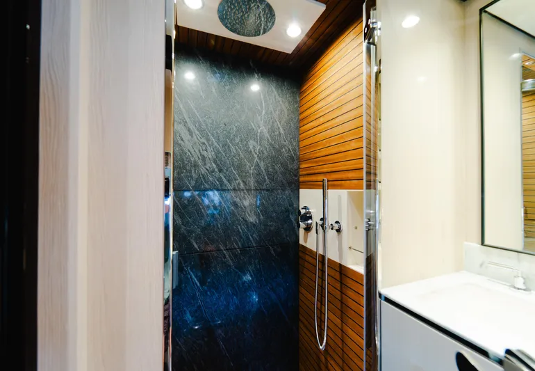 Abu Too! Yacht Photos Pics 