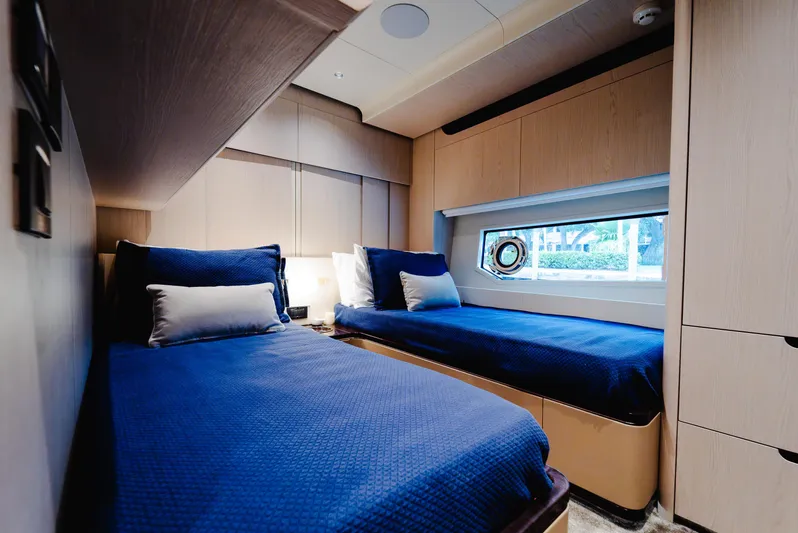 Abu Too! Yacht Photos Pics 