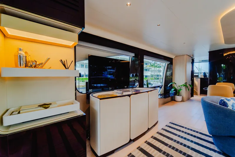 Abu Too! Yacht Photos Pics 