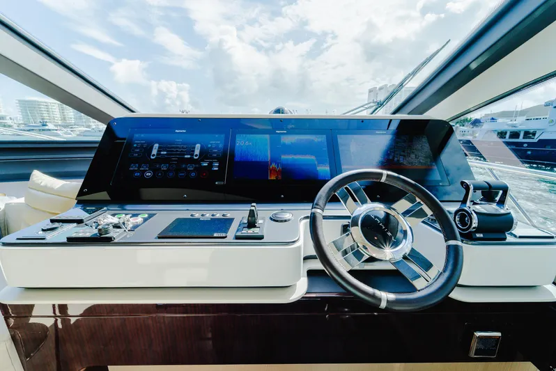 Abu Too! Yacht Photos Pics 