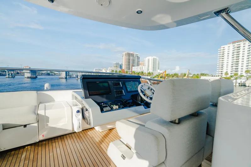 Abu Too! Yacht Photos Pics 