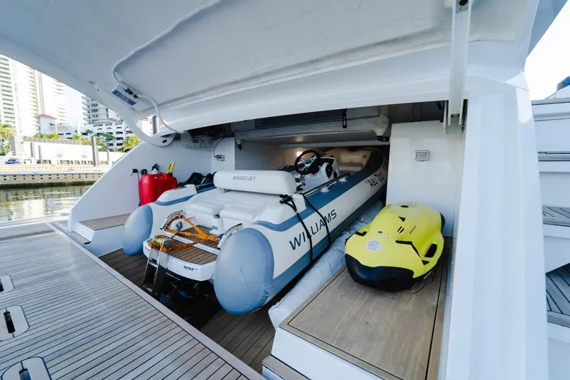 Abu Too! Yacht Photos Pics 