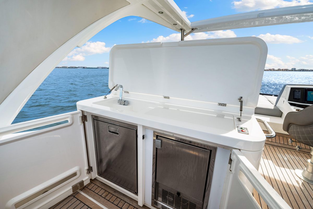 2021 Sunseeker 55 