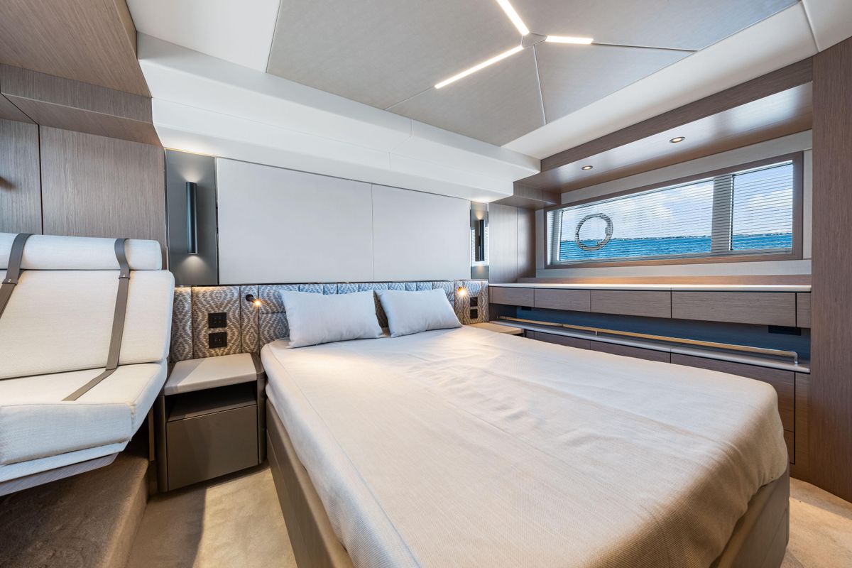 2021 Sunseeker 55 