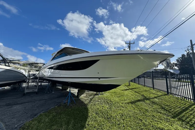  Yacht Photos Pics 2019 Sea Ray 400 SLX OB boat displayed outdoors under a clear blue sky.