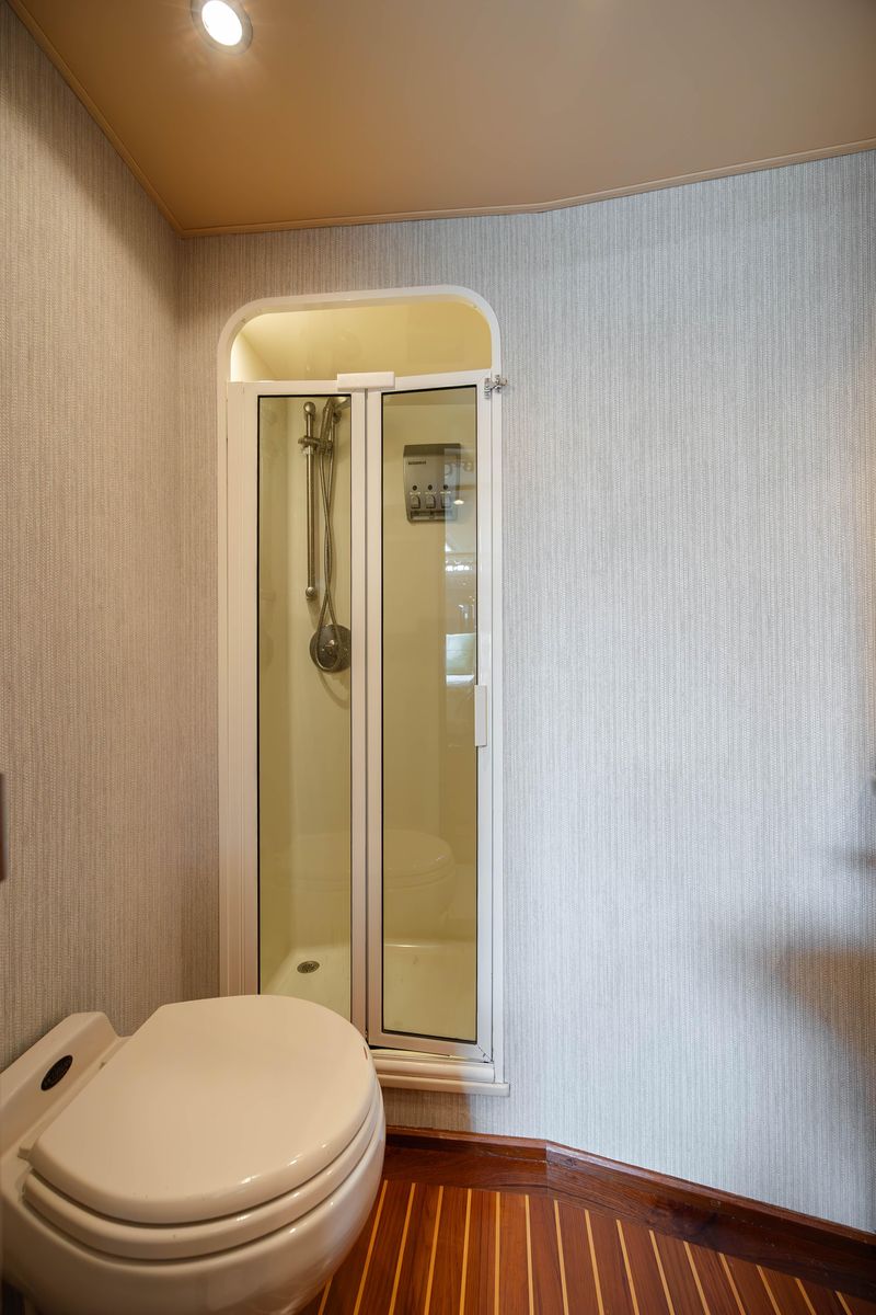 2001 Viking 61 