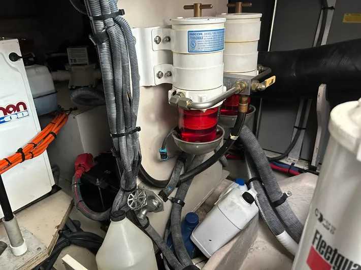 Diversion Yacht Photos Pics 