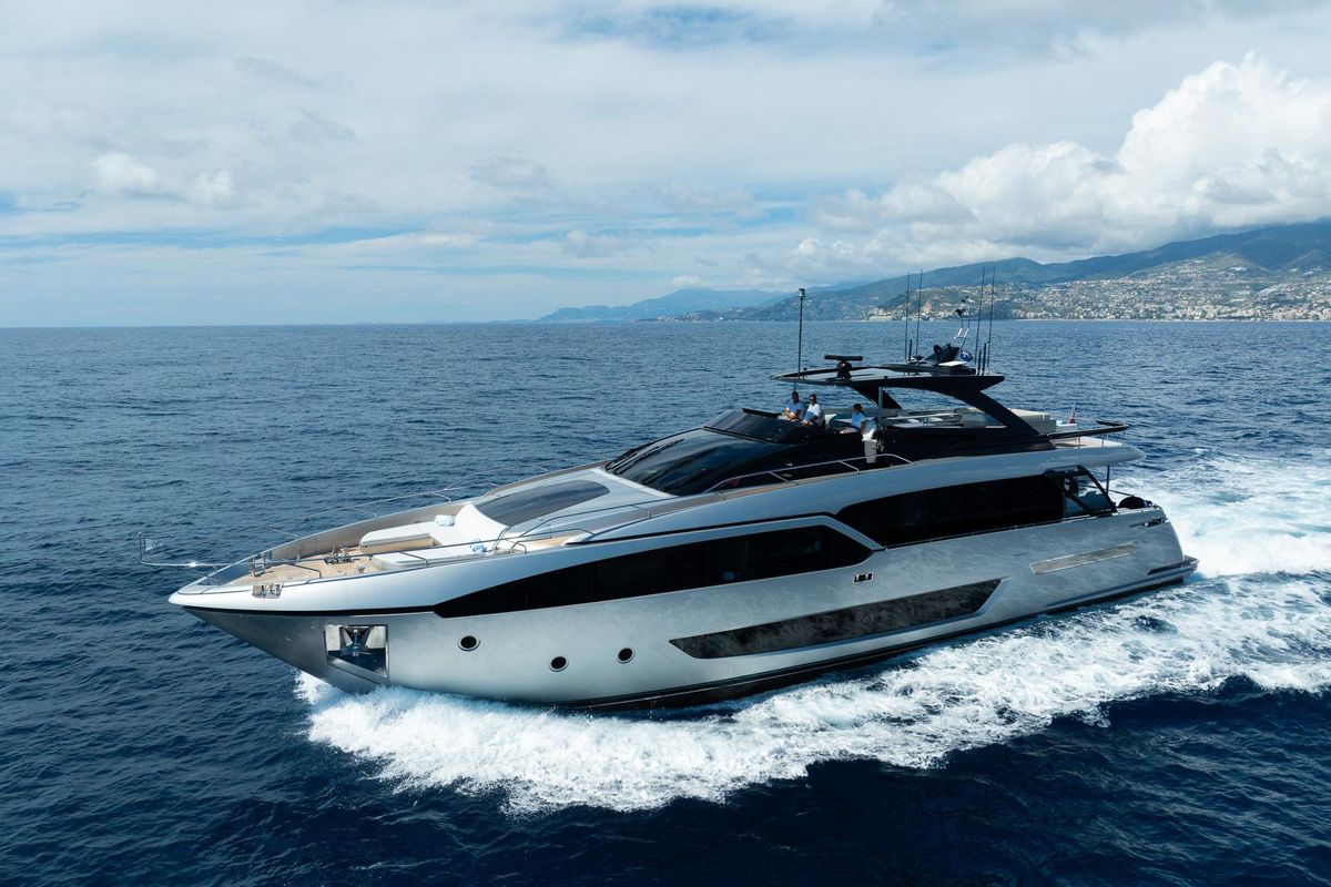 2022 Riva 93 