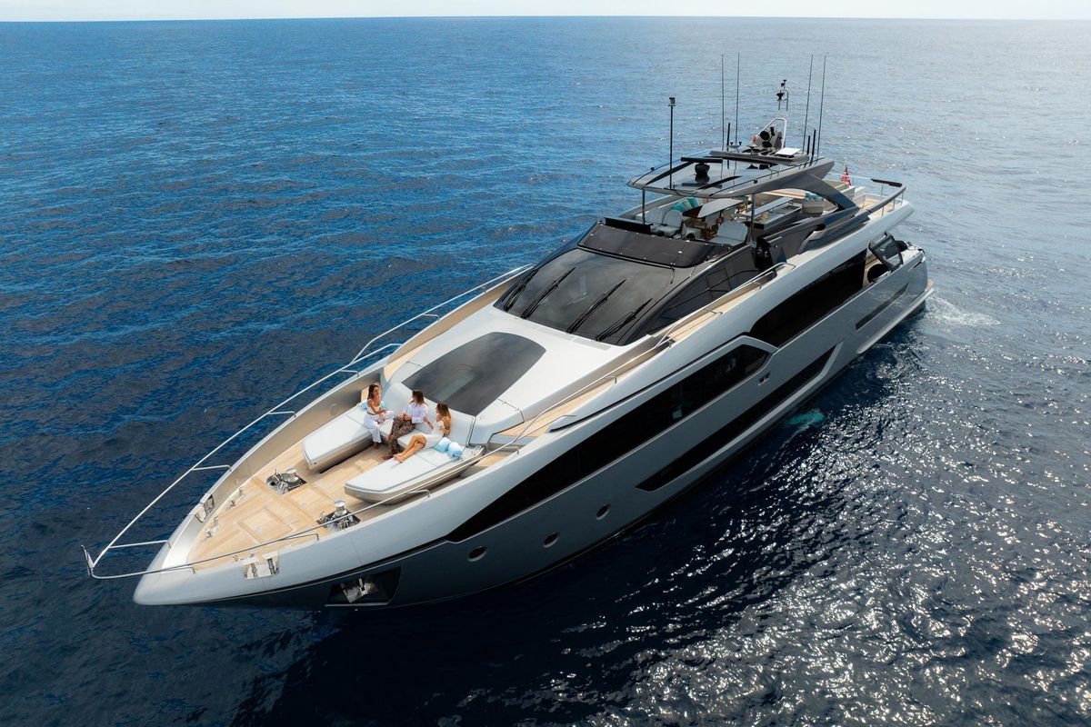 2022 Riva 93 