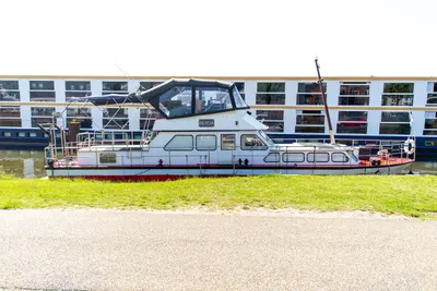 1971 Custom Unique Flybridge Motor Yacht