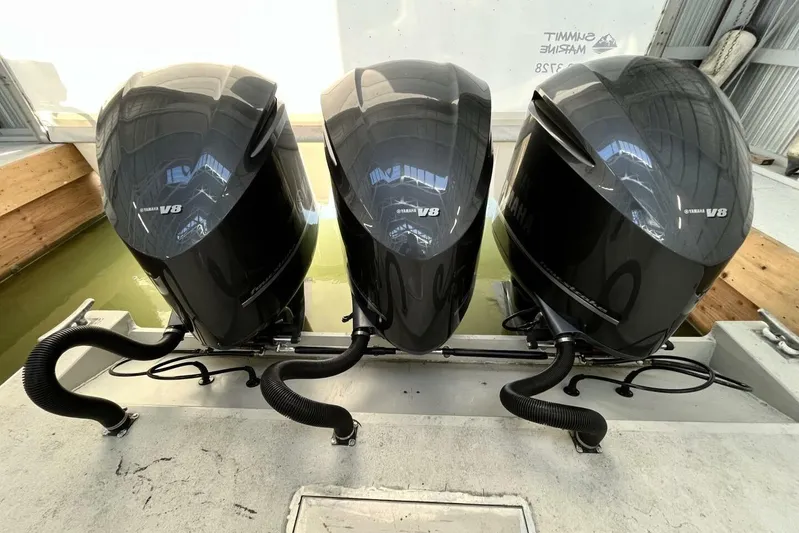  Yacht Photos Pics Triple Yamaha V8 outboard engines on a 1990 custom rebuilt dive boat.