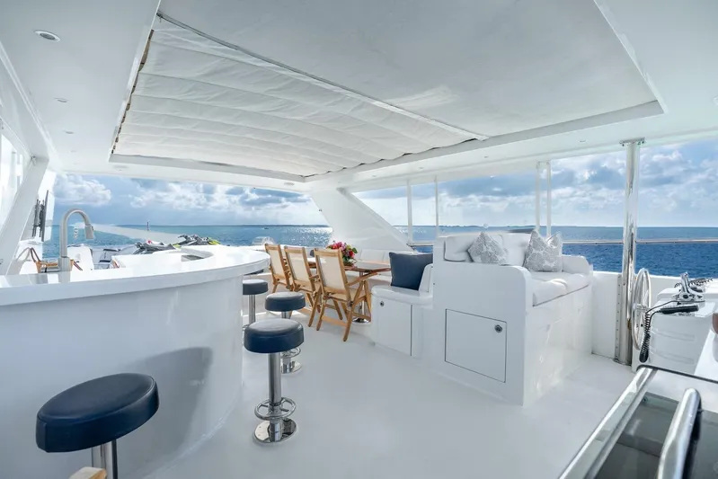 Done Deal Yacht Photos Pics Luxurious 2010 Hargrave Raised Pilothouse yacht interior with ocean view, featuring elegant seating and bar area.