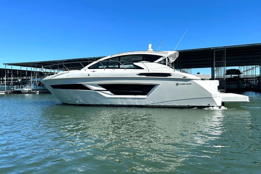 2020 Cruisers Yachts 46 Cantius