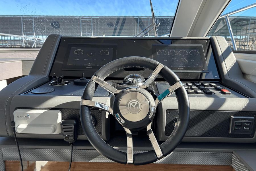 2020 Cruisers Yachts 46 Cantius