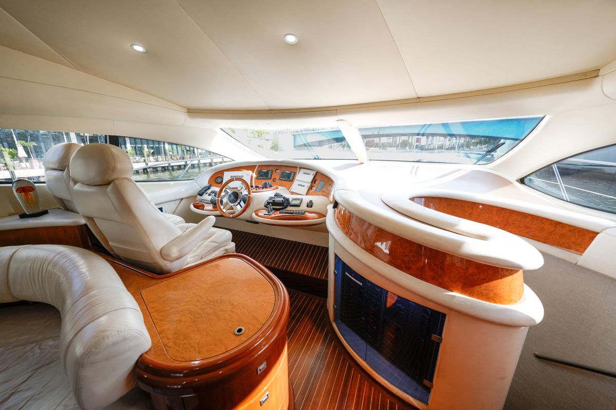 2007 Azimut 68 