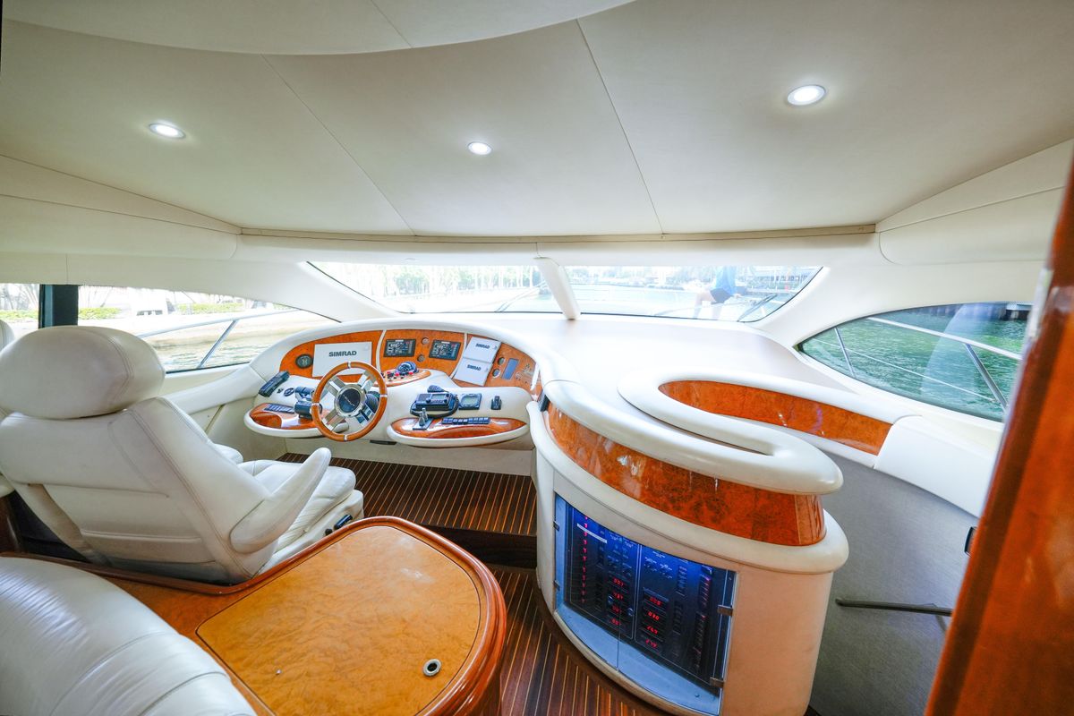 2007 Azimut 68 