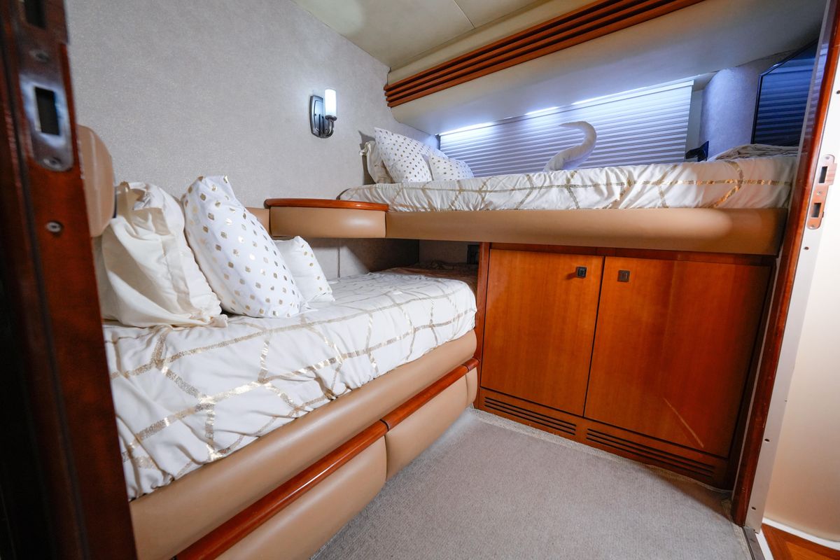 2007 Azimut 68 