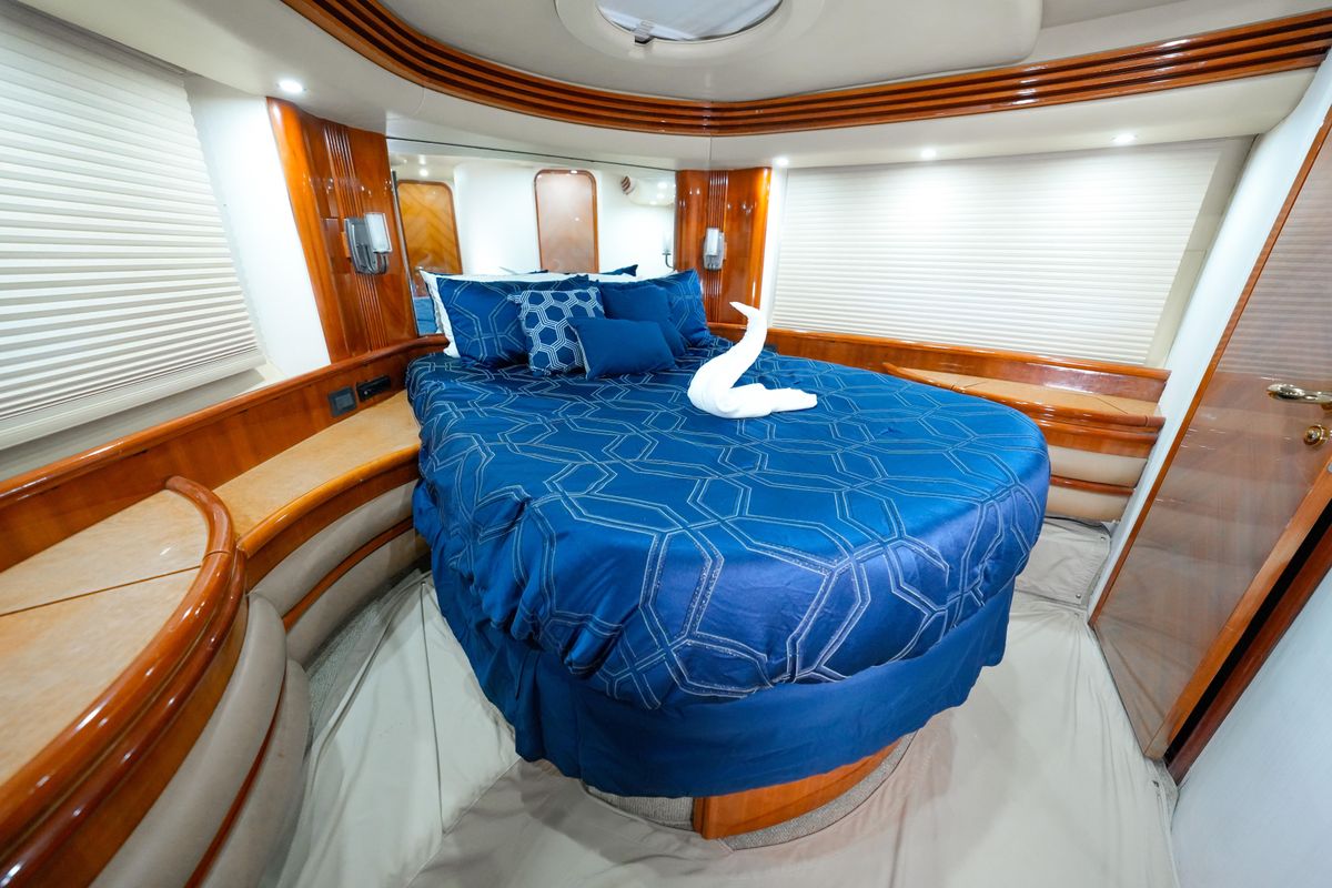 2007 Azimut 68 
