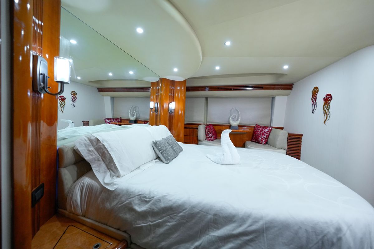 2007 Azimut 68 
