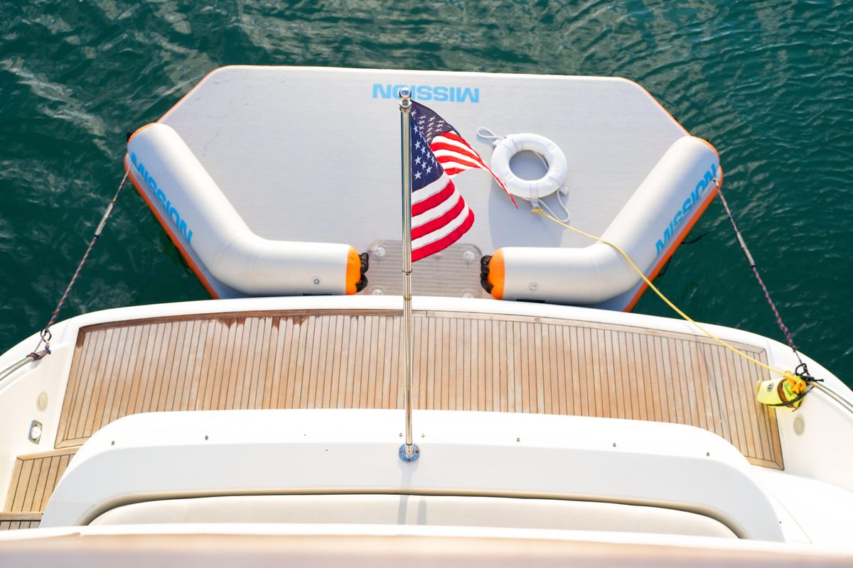 2007 Azimut 68 