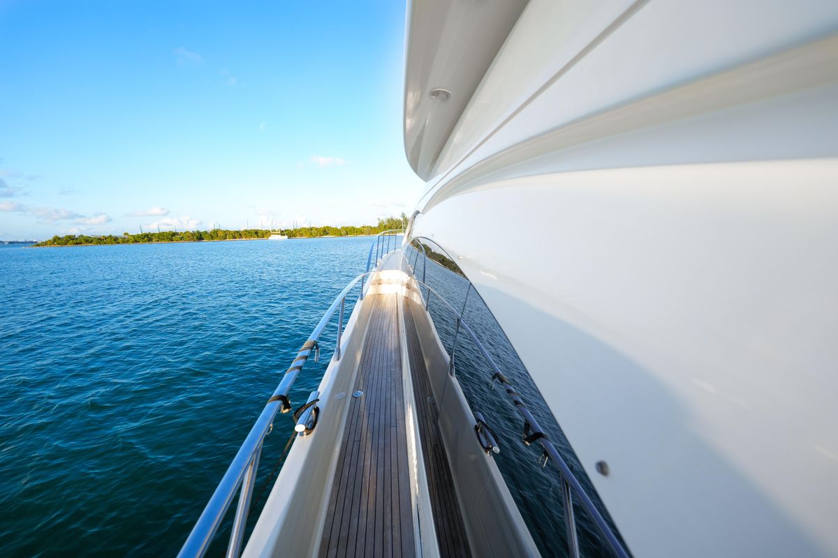 2007 Azimut 68 