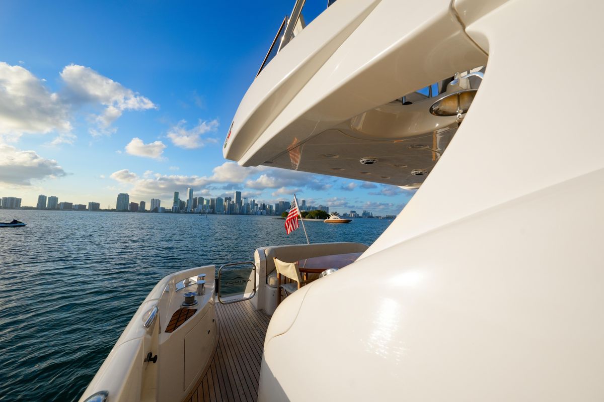 2007 Azimut 68 