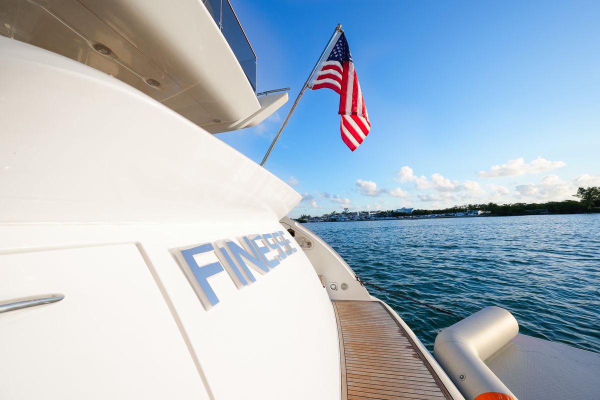 2007 Azimut 68 