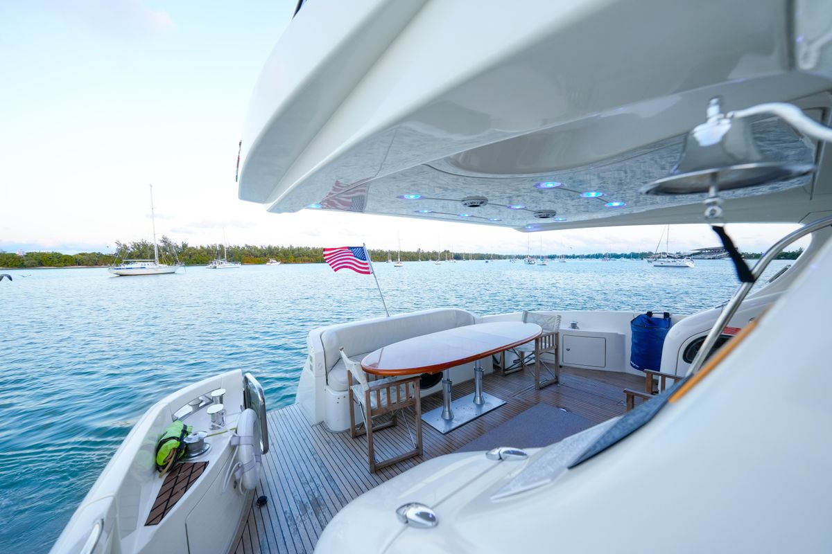 2007 Azimut 68 