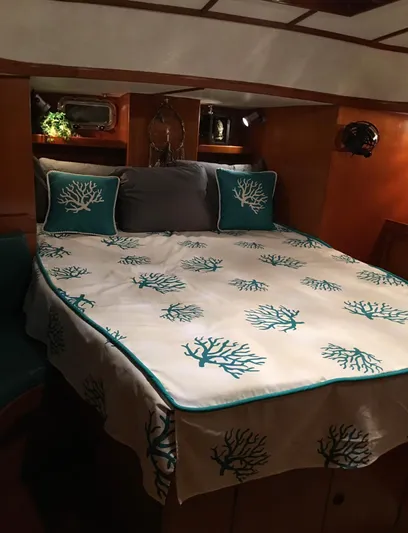 Dream Catcher Yacht Photos Pics Cozy cabin interior of a 1995 Hylas 46 yacht with nautical-themed bedding.